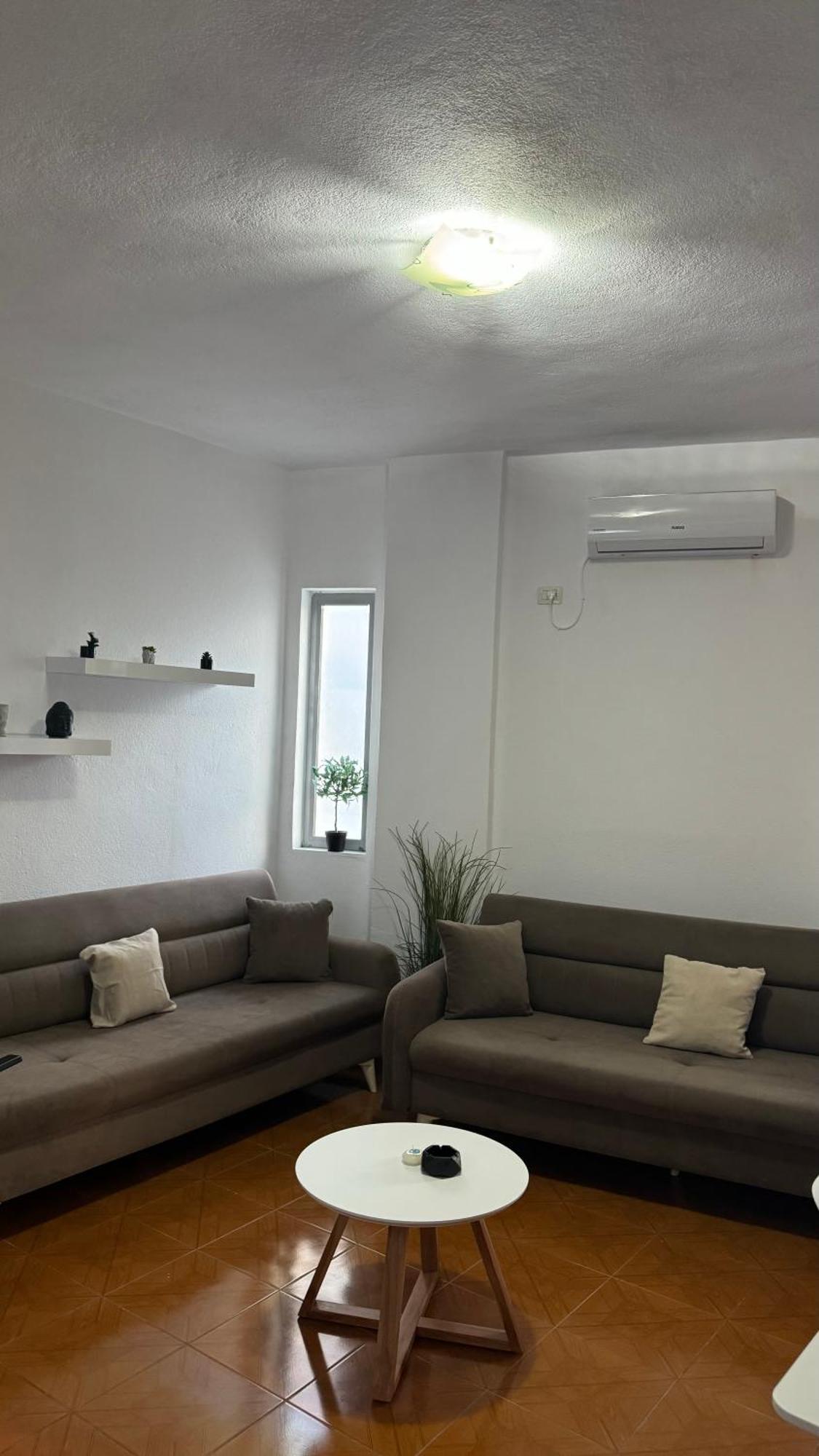Peci Apartments Gjirokastër Eksteriør billede